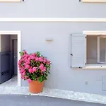 Il Mare In Collina - Le Ortensie Di Liliana Daire Fiorenzuola di Focara