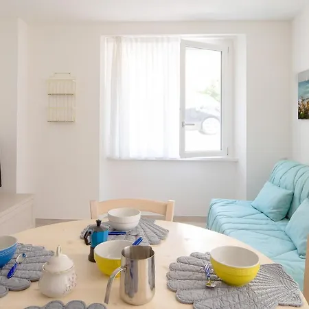 Il Mare In Collina - Le Ortensie Di Liliana Fiorenzuola di Focara