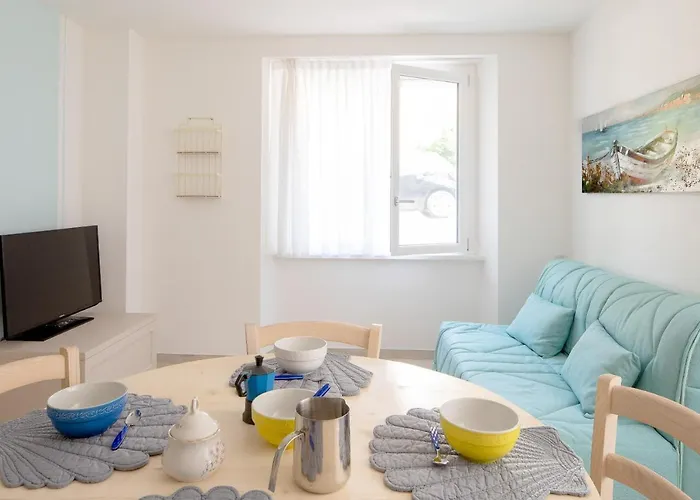 Il Mare In Collina - Le Ortensie Di Liliana Fiorenzuola di Focara